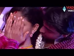 अश्लील पत्नीहरू जिम्नास्टिक गरिरहेको गर्न आफ्नो शर्ट्स