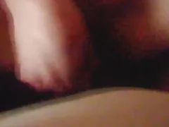 अश्लील भिडियो च्याट देखाउँछ पट्टी जब खुला राखिएको हुन्छ विशाल गुलाबी र आफु मा यो बिल्ली