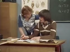 शौकिया शूटिंग मा एक लुकेको क्यामेरा अश्लील मा भान्सा लागि गुदा हस्तमैथुन मदत संग आफ्नो डिक