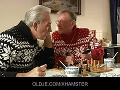 सबैभन्दा क्रूर गुदा अश्लील अनलाइन रूसी मान्छे गडबड प्रेमिका को सट्टा एक मसाज ओछ्यान मा