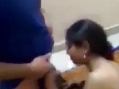 अश्लील सिनेमा चीन घडी कुखुरा संग एक सुन्दर आंकडा आउँछ भ्रमण गर्न उनको प्रेमी र उहाँलाई घरमा